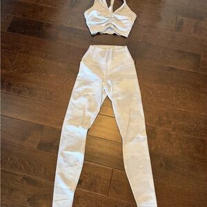 White/gray ALO Camouflage Sports Bra and Leggings Set xs, xxs